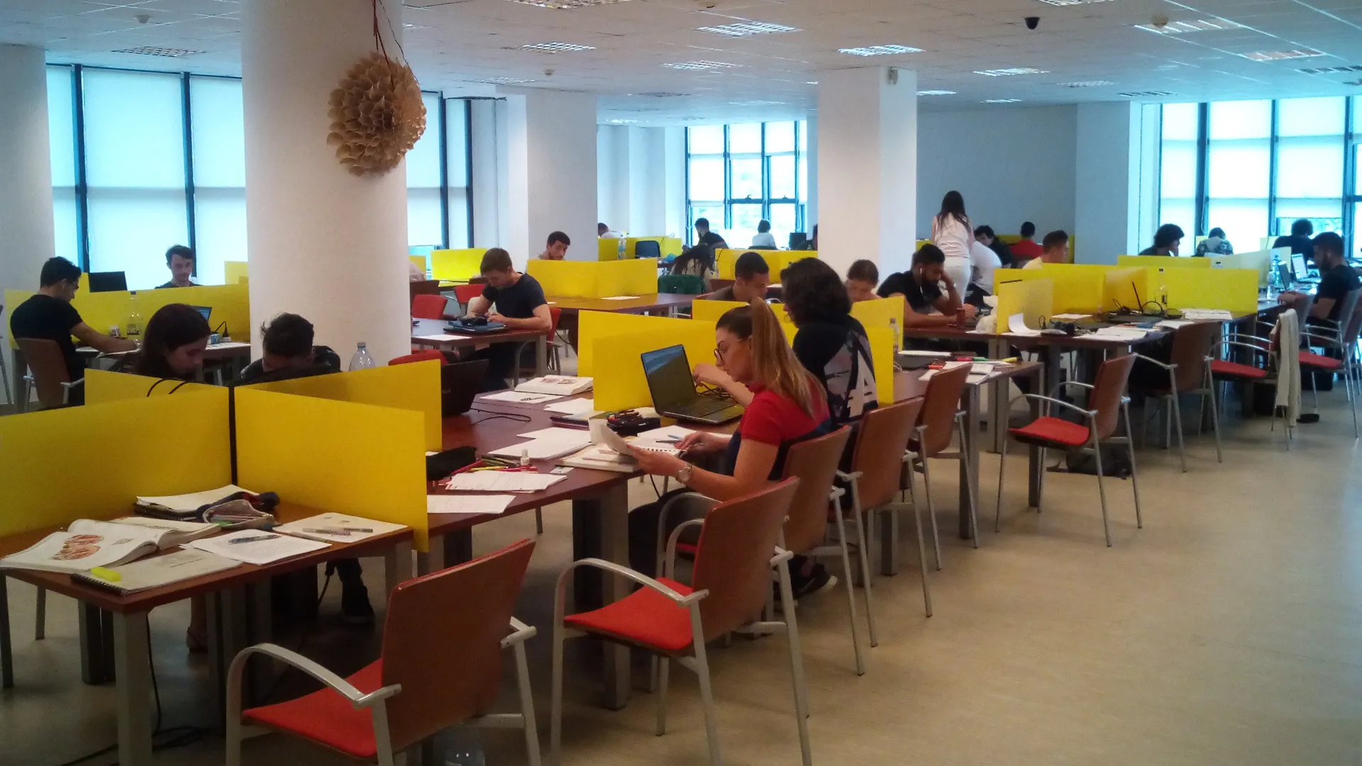 Spații și resurse de studiu