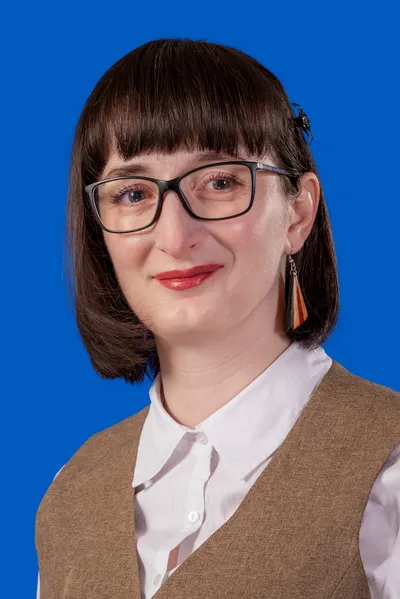 Alexandra-Iulia Szedlak-Stinean