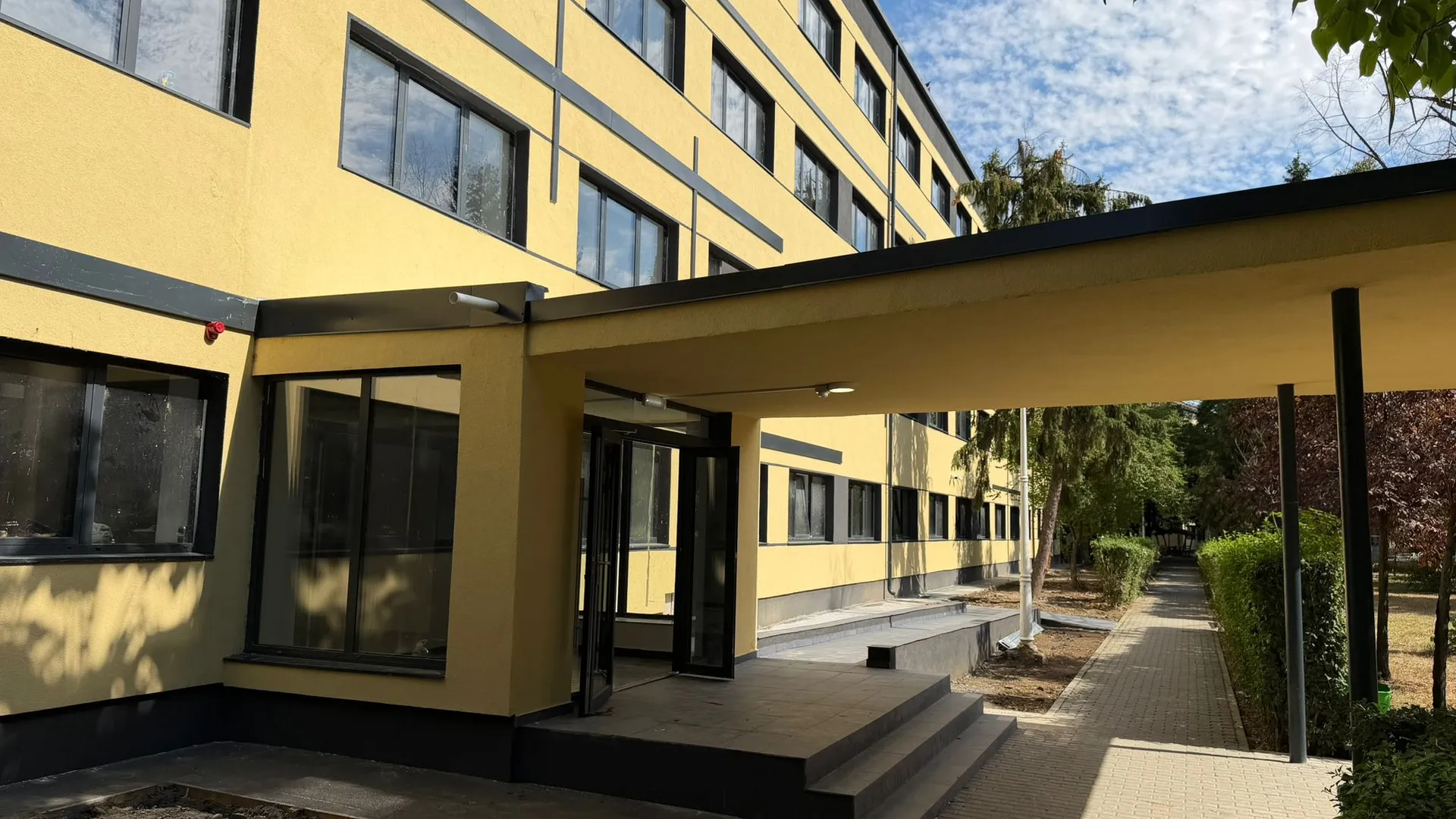Universitatea Politehnica Timișoara finalizează lucrările de modernizare a Căminelor Studențești 1C și 2C prin proiectul CampusUPT, finanțat din fonduri europene (PNRR)