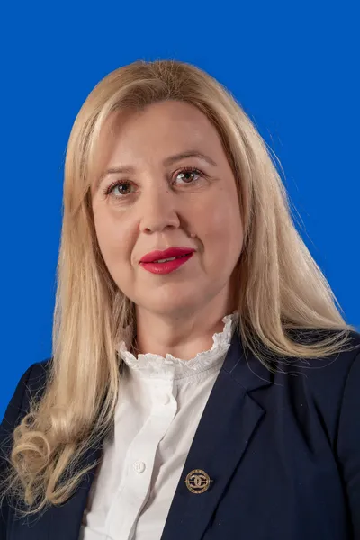 Larisa-Victoria Ivașcu